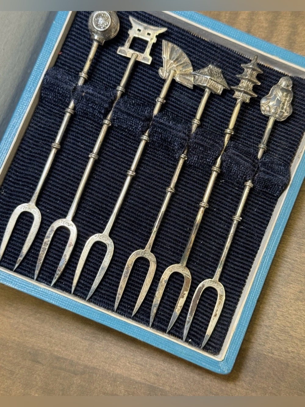 Set of 6 Japanese VTG Sterling Silver Appetizer Cocktail Forks w/ Original Box - Picture 2 of 7